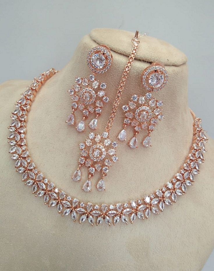 Elegant Gold Traditional Necklace Set