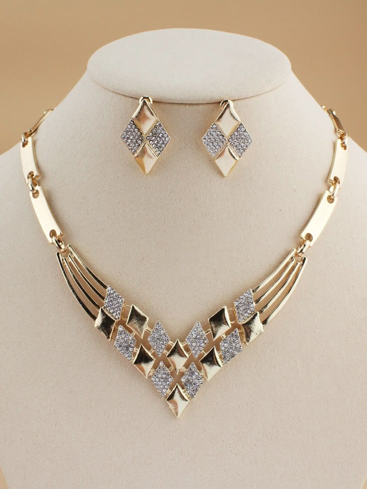 Elegant Gold Modern Necklace Set